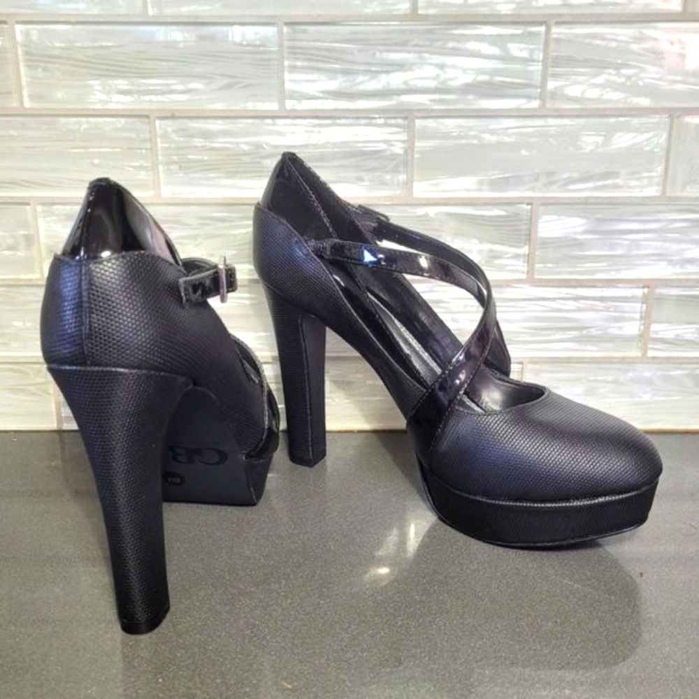 Gianni Bini Size 8M Black Criss-Cross Strappy Platform Heels